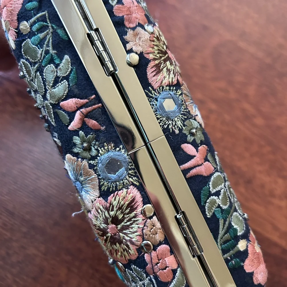 NWT w/ defect Zara Embroidery Beaded Clutch Box MINAUDIÈRE